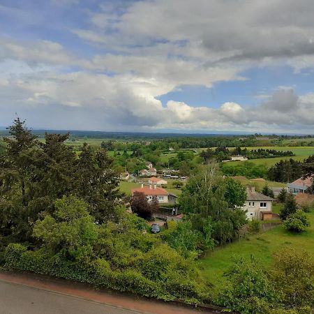 ホテル 7042Douce Nuit Saint-Germain-Laval  エクステリア 写真