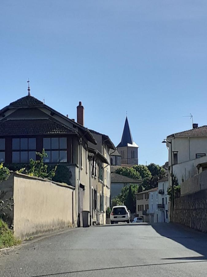 ホテル 7042Douce Nuit Saint-Germain-Laval  エクステリア 写真