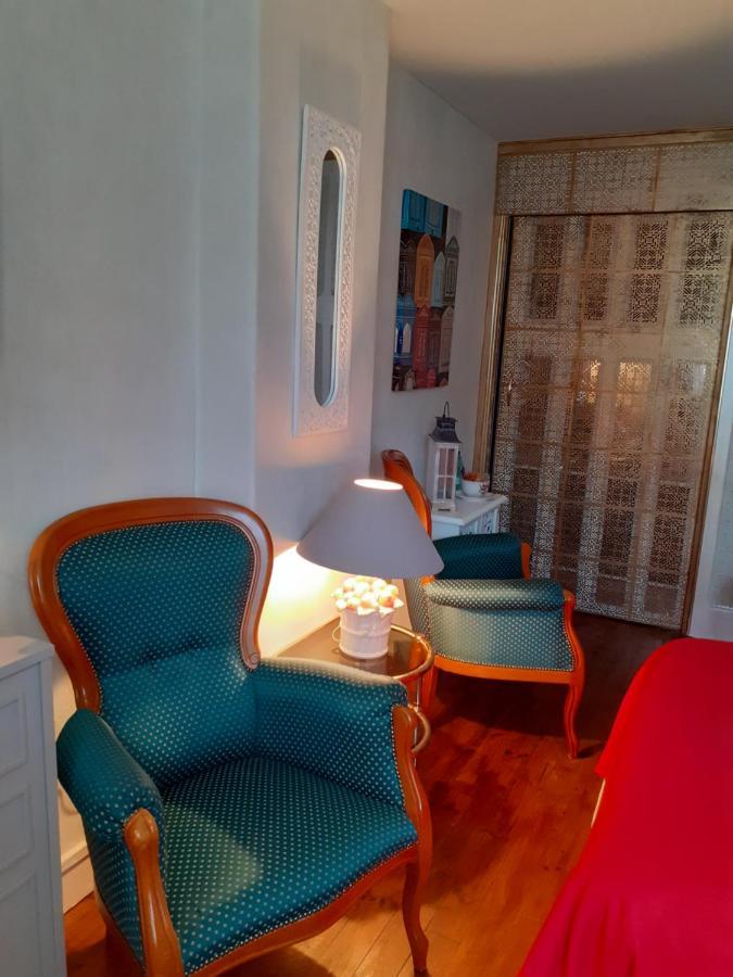 ホテル 7042Douce Nuit Saint-Germain-Laval  エクステリア 写真