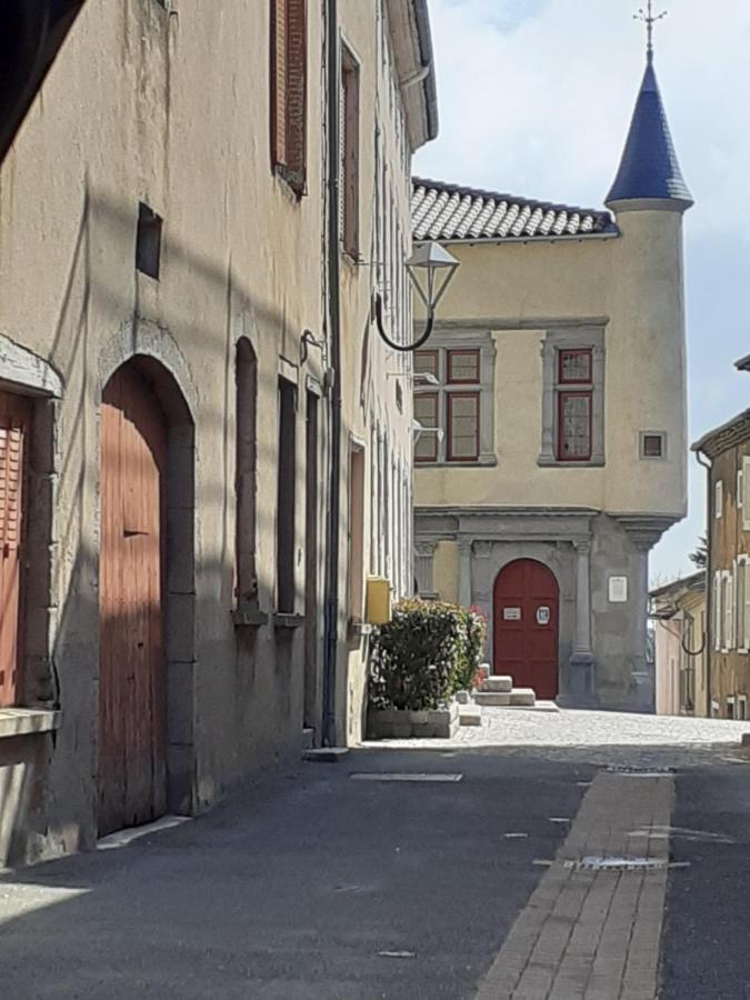 ホテル 7042Douce Nuit Saint-Germain-Laval  エクステリア 写真