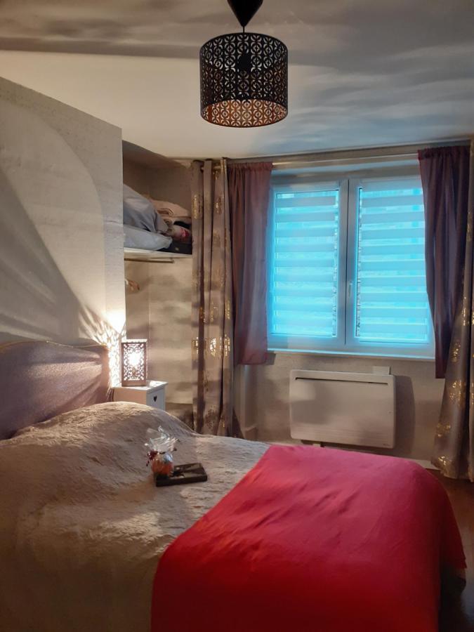 ホテル 7042Douce Nuit Saint-Germain-Laval  エクステリア 写真